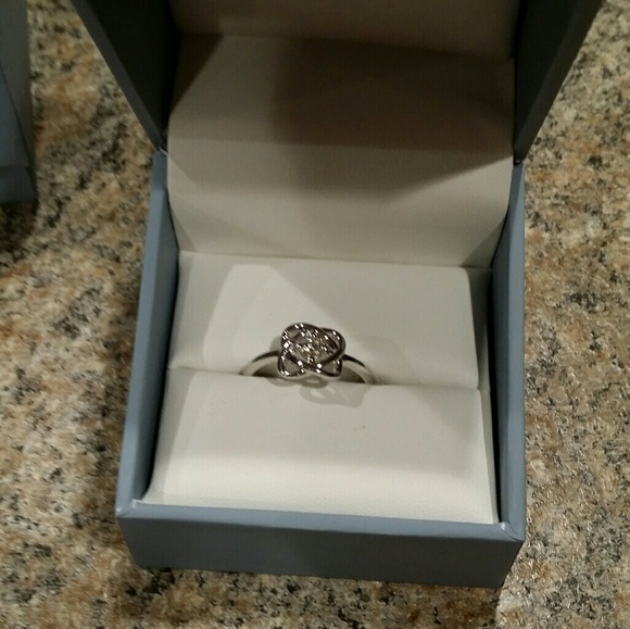 💥Charles & ColvardRound 3.25mm Moissanite Ring - Picture 2 of 7